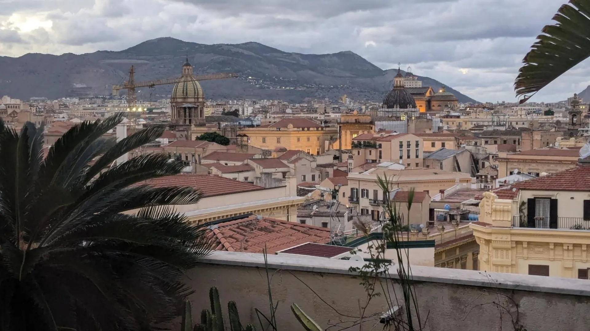 Maqueda Apartment Palermo Homestay